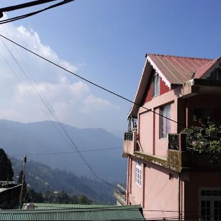Hotel Kasturi Palace & Restaurant Darjeeling ダージリン エクステリア 写真