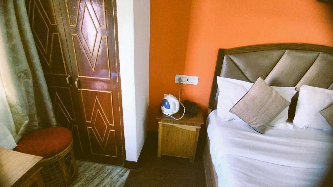 Hotel Kasturi Palace & Restaurant Darjeeling ダージリン エクステリア 写真