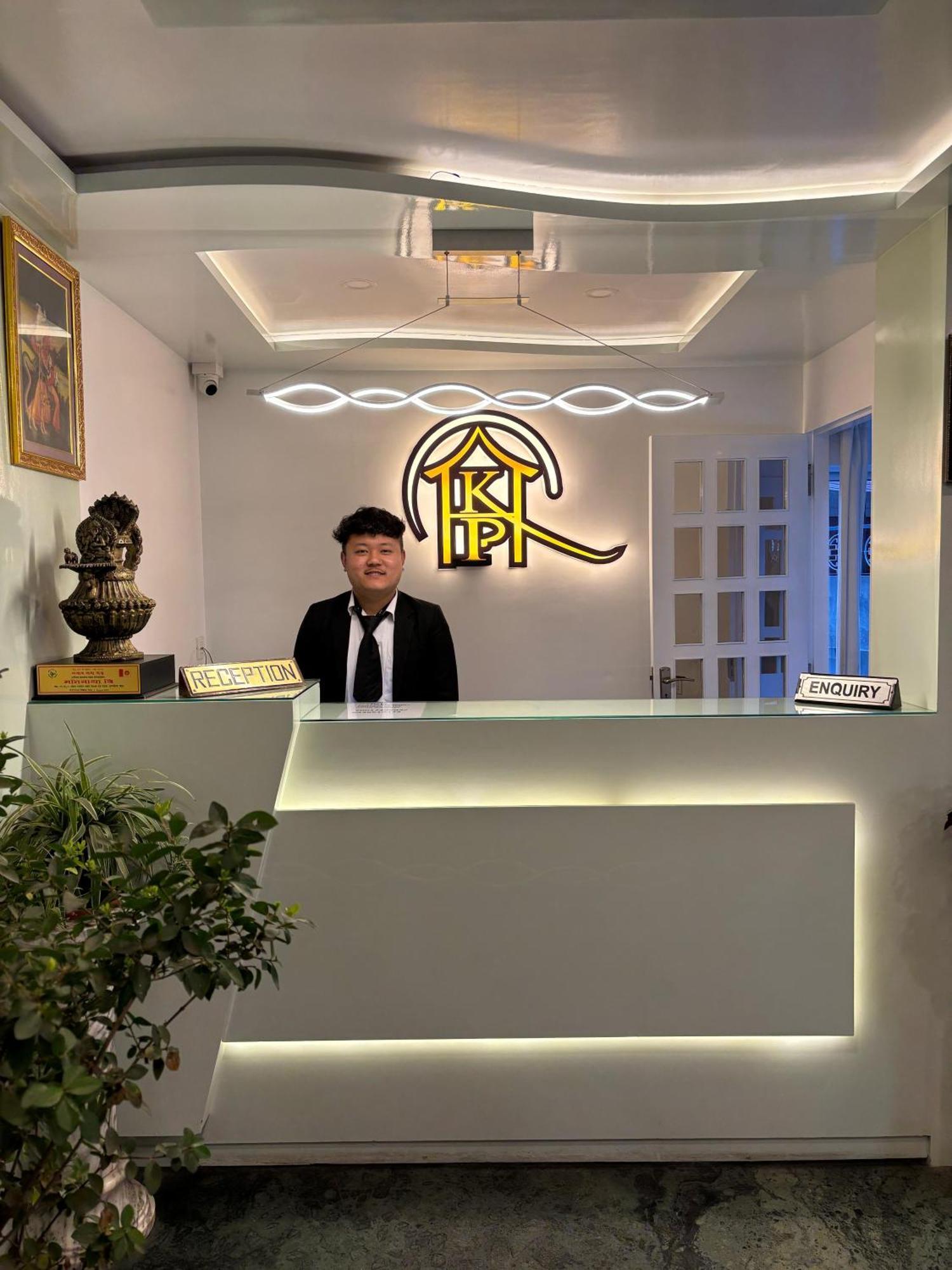Hotel Kasturi Palace & Restaurant Darjeeling ダージリン エクステリア 写真