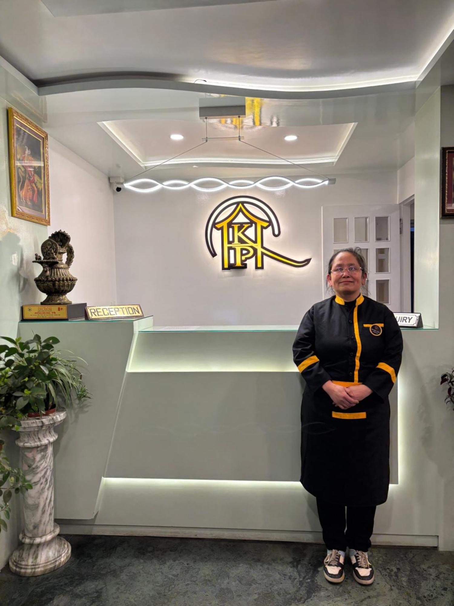 Hotel Kasturi Palace & Restaurant Darjeeling ダージリン エクステリア 写真