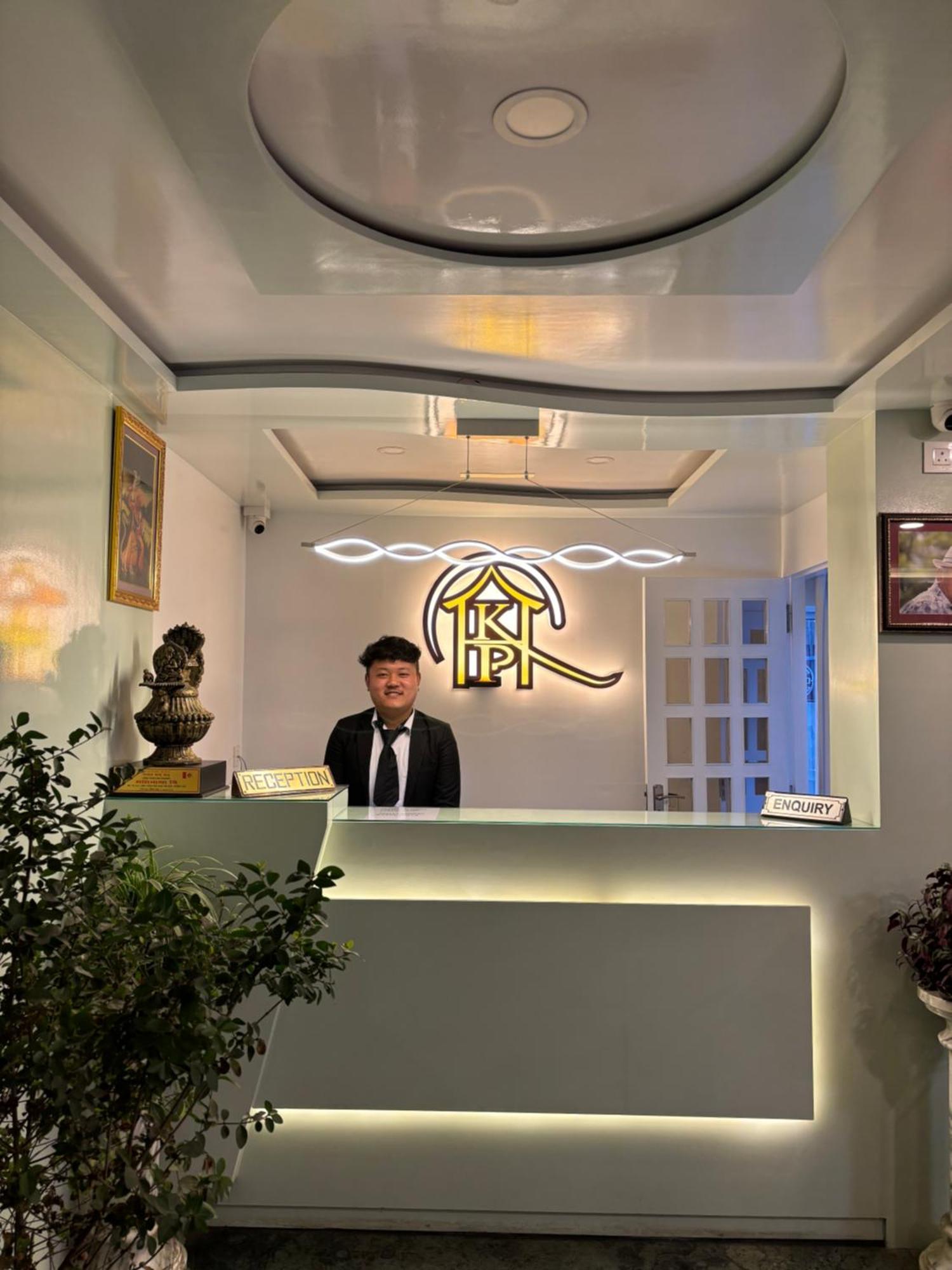 Hotel Kasturi Palace & Restaurant Darjeeling ダージリン エクステリア 写真