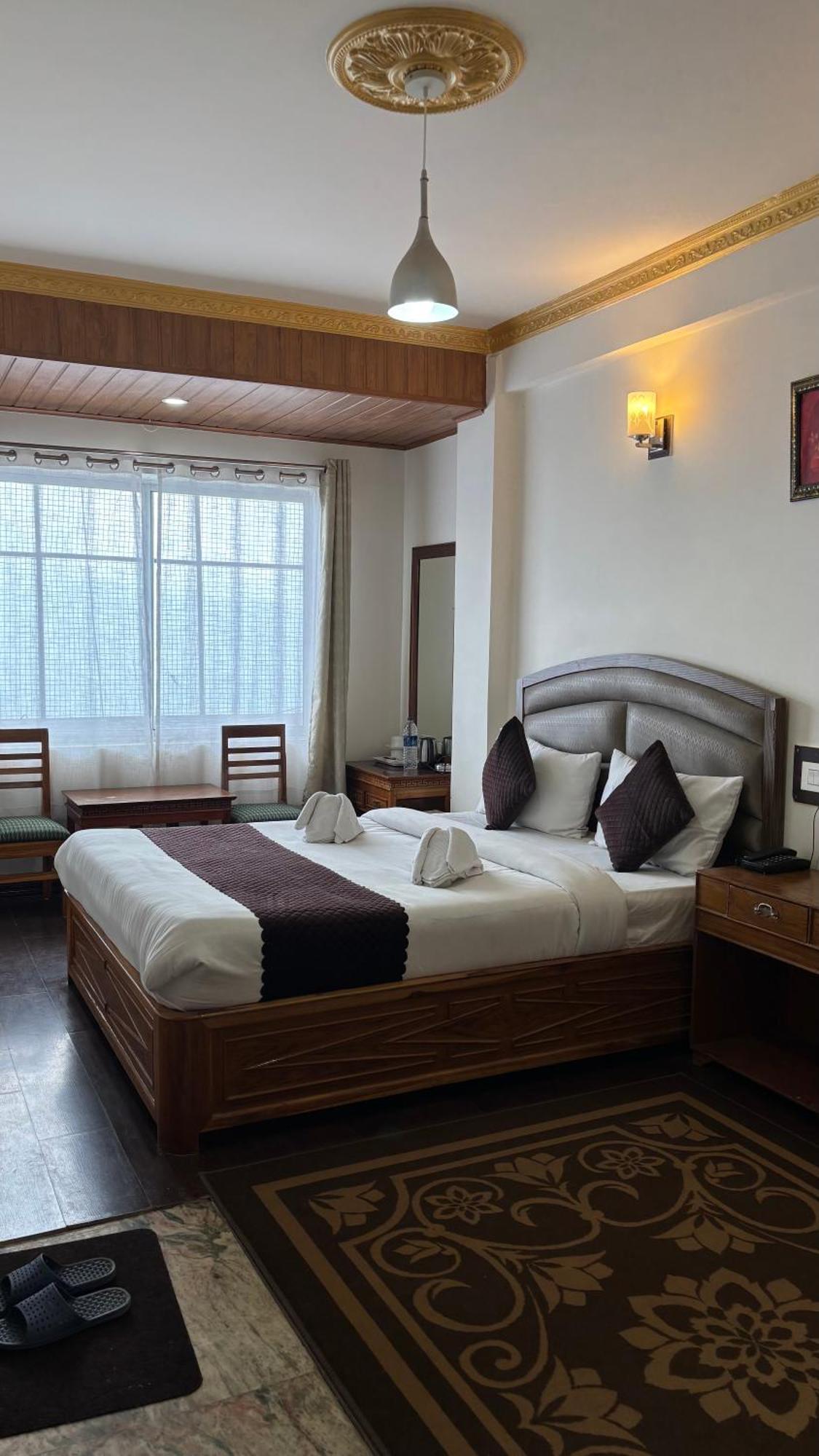 Hotel Kasturi Palace & Restaurant Darjeeling ダージリン エクステリア 写真