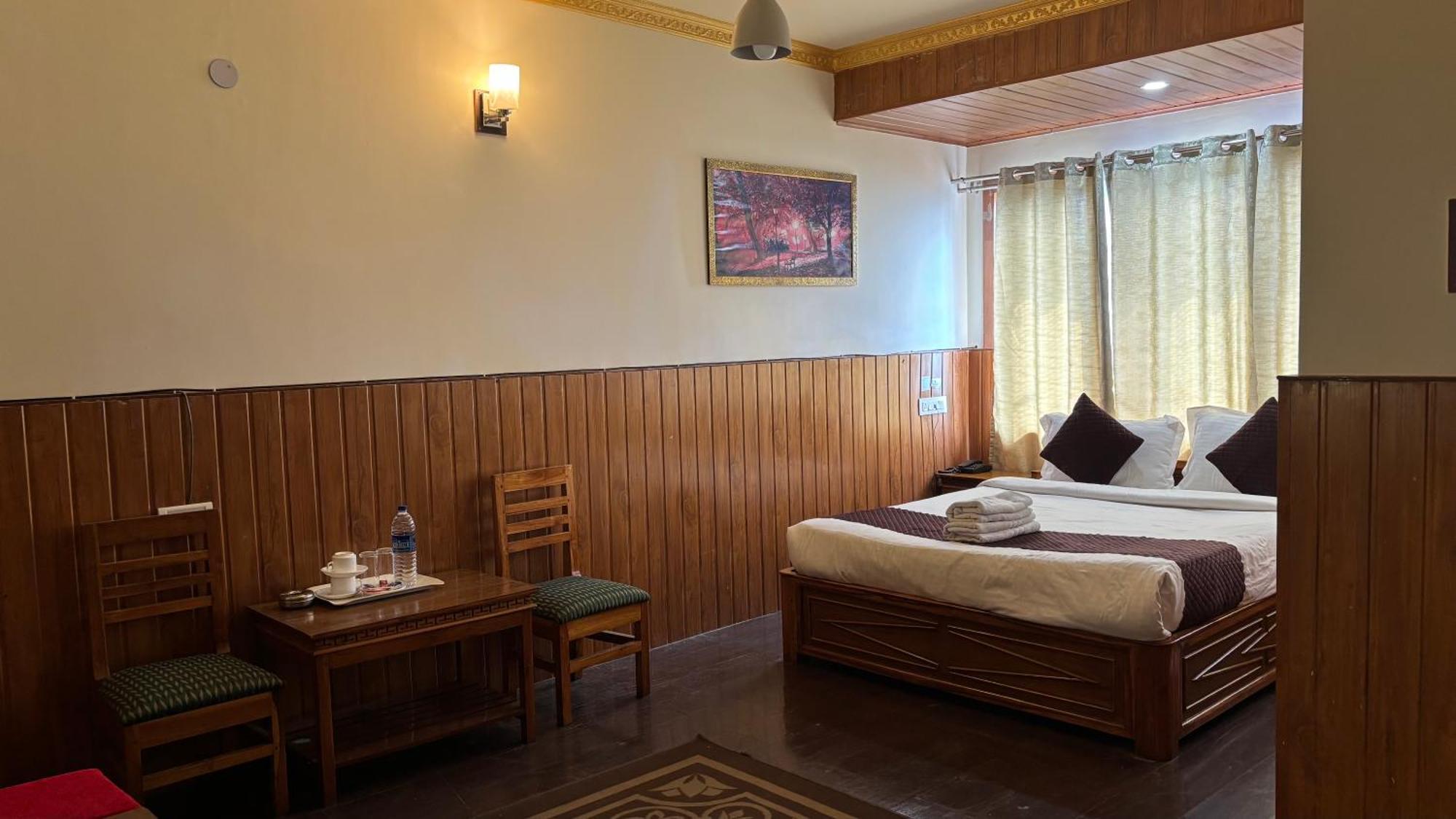 Hotel Kasturi Palace & Restaurant Darjeeling ダージリン エクステリア 写真