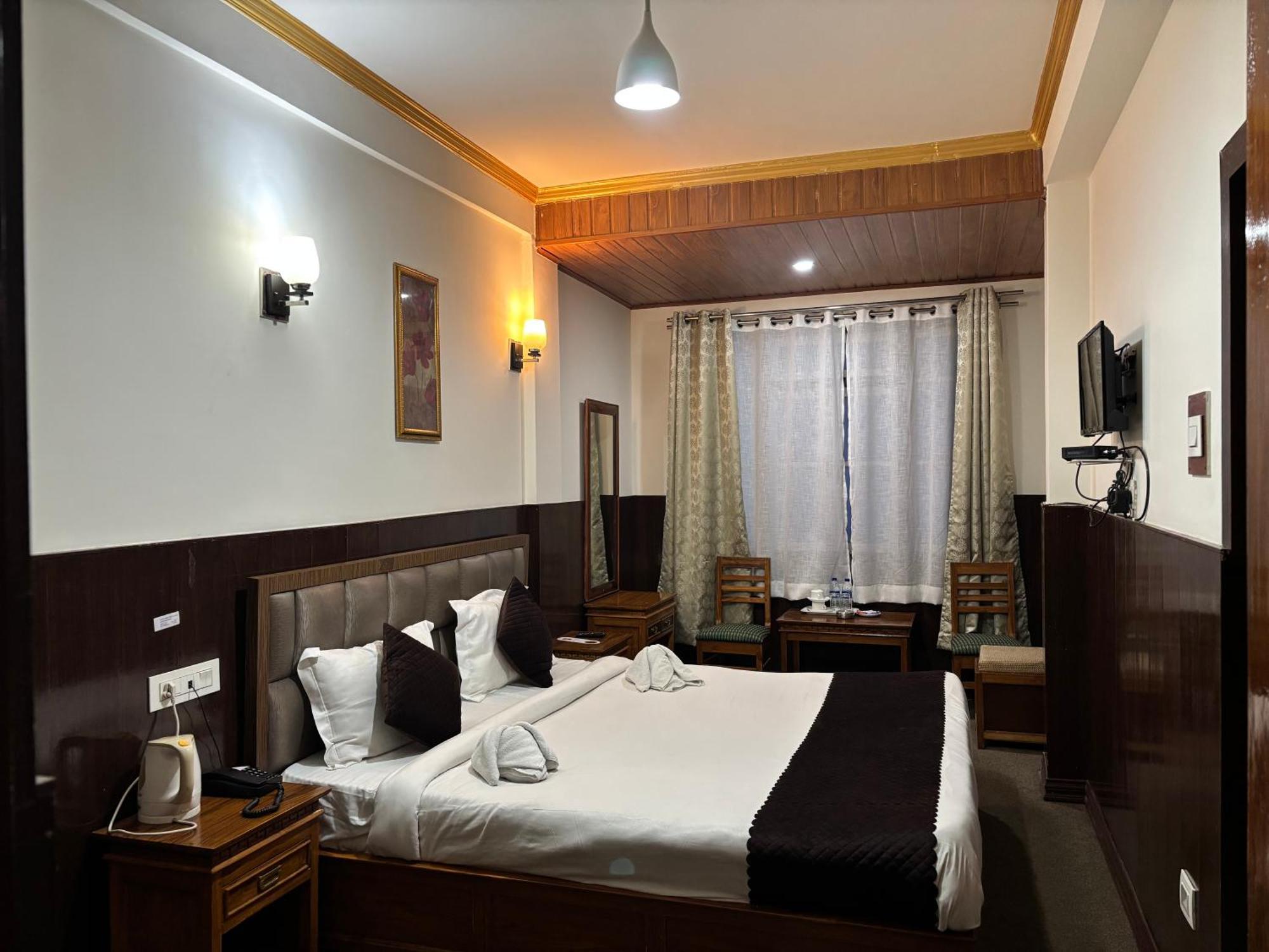 Hotel Kasturi Palace & Restaurant Darjeeling ダージリン エクステリア 写真