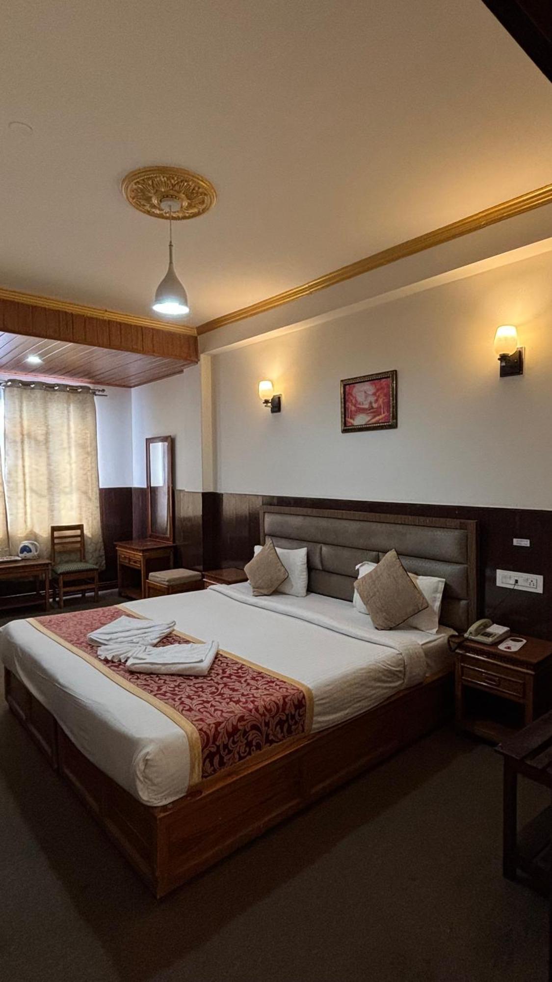 Hotel Kasturi Palace & Restaurant Darjeeling ダージリン エクステリア 写真