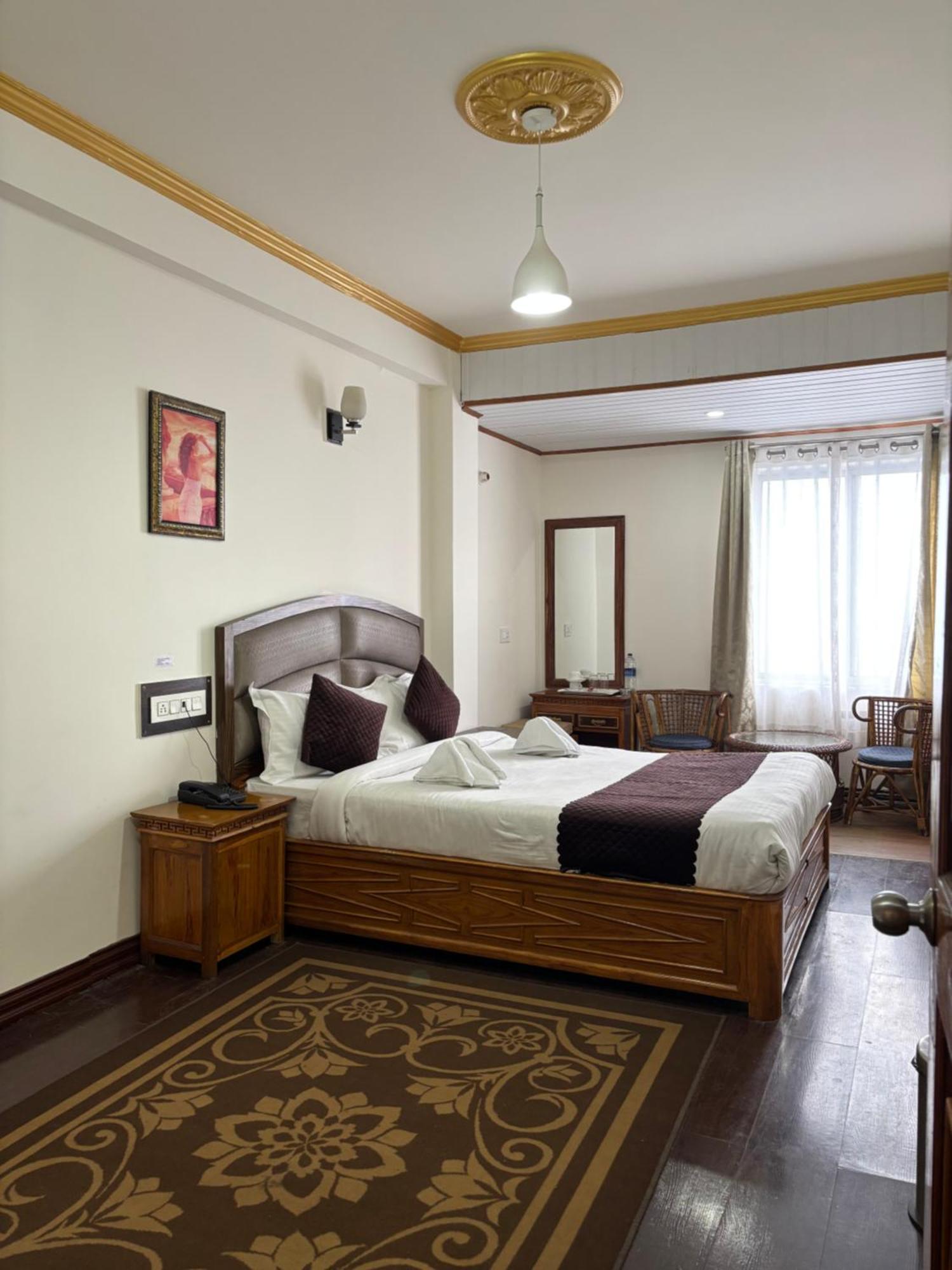 Hotel Kasturi Palace & Restaurant Darjeeling ダージリン エクステリア 写真