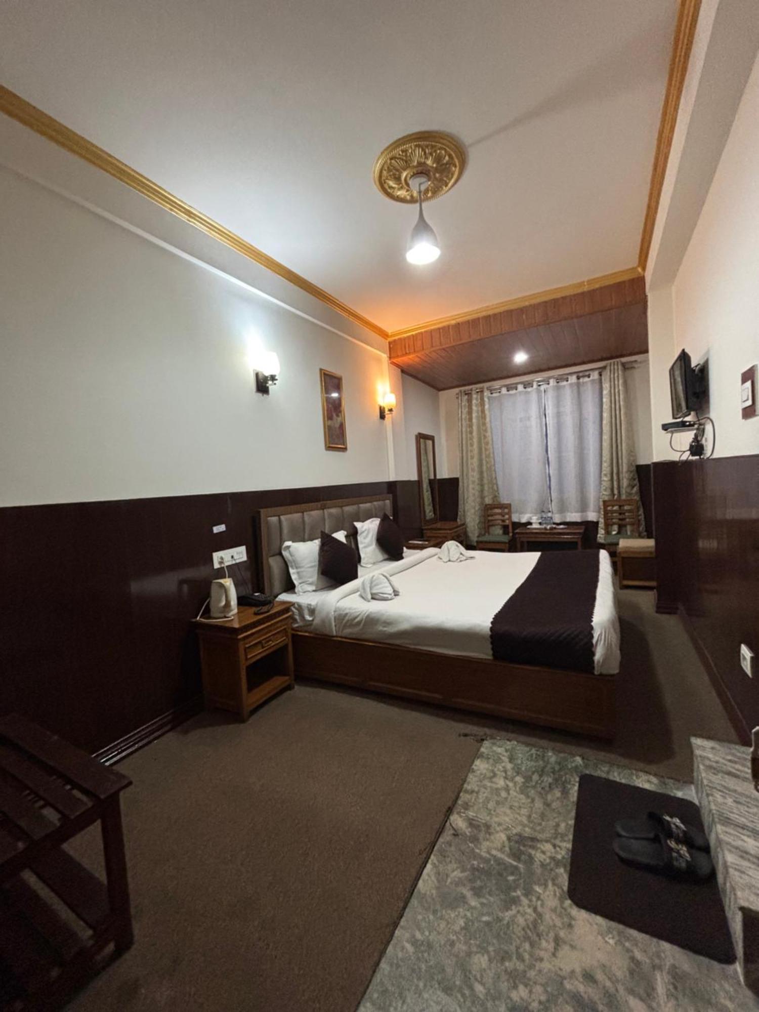 Hotel Kasturi Palace & Restaurant Darjeeling ダージリン エクステリア 写真