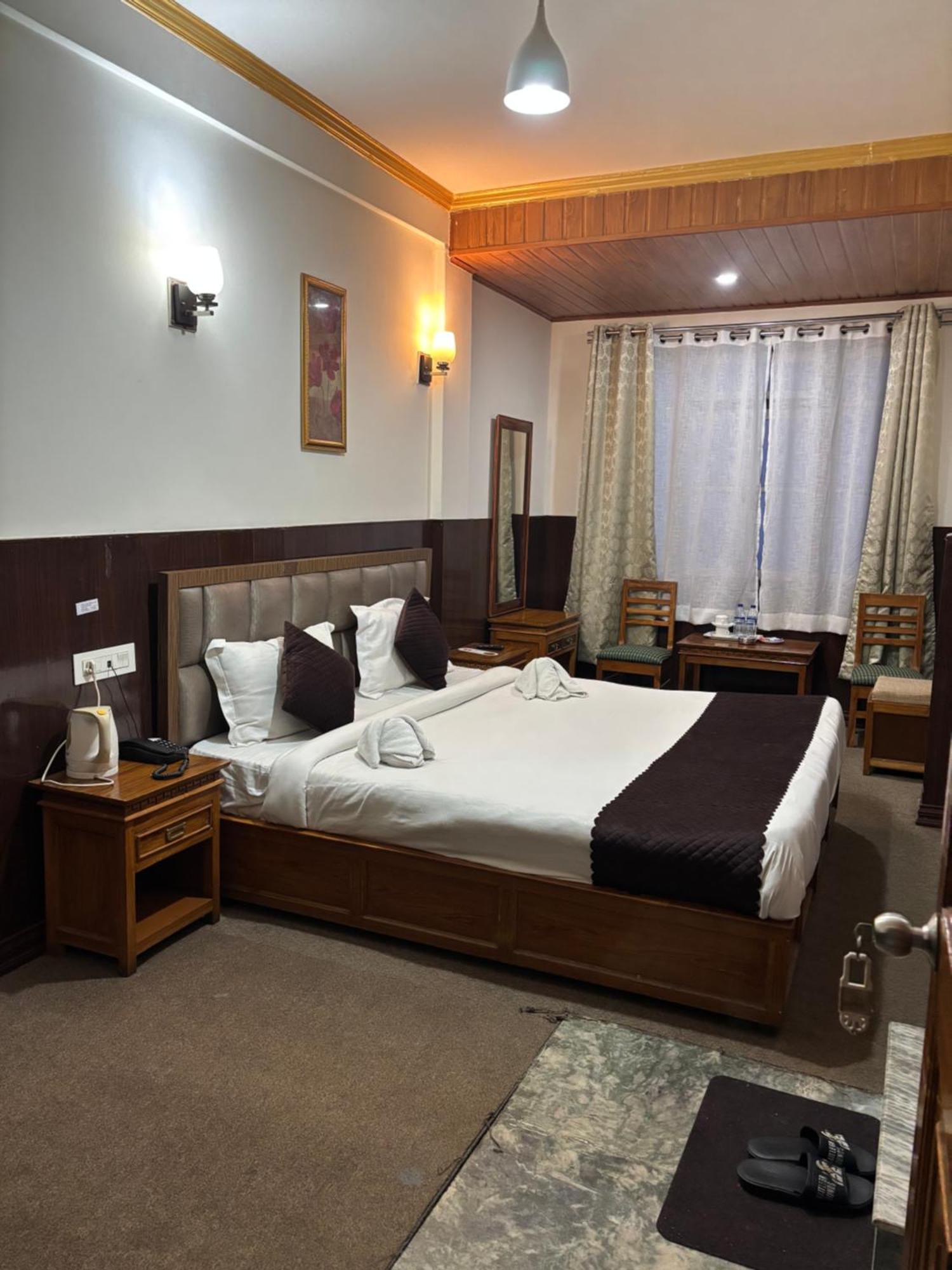 Hotel Kasturi Palace & Restaurant Darjeeling ダージリン エクステリア 写真