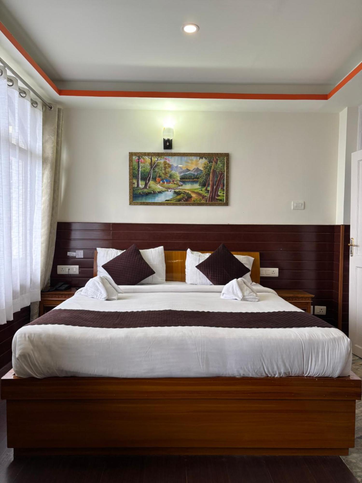 Hotel Kasturi Palace & Restaurant Darjeeling ダージリン エクステリア 写真
