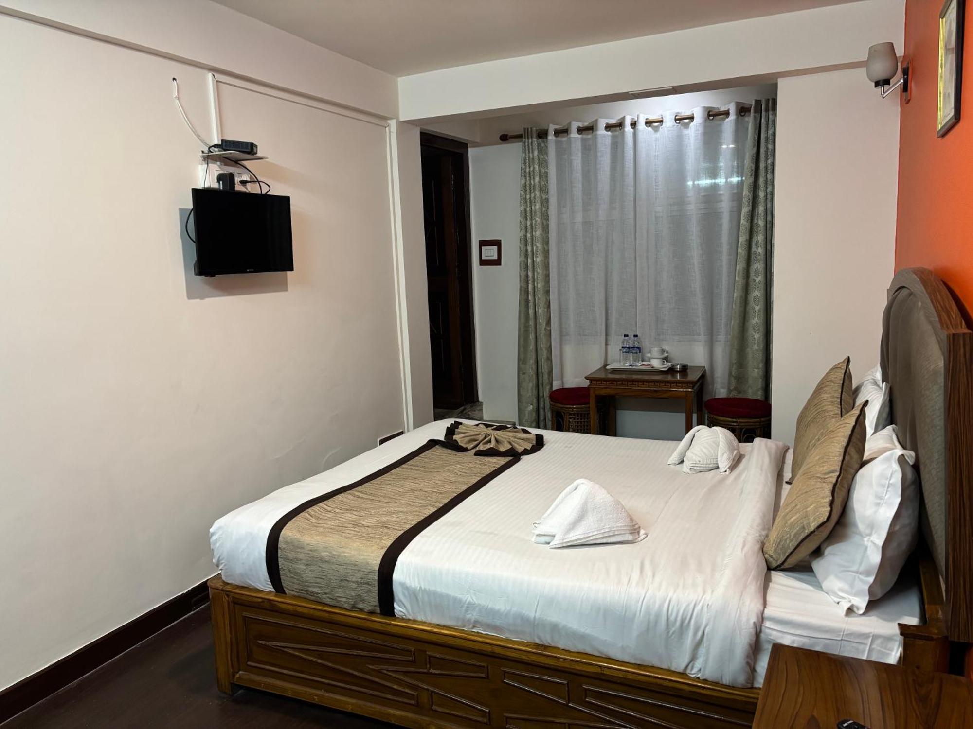 Hotel Kasturi Palace & Restaurant Darjeeling ダージリン エクステリア 写真