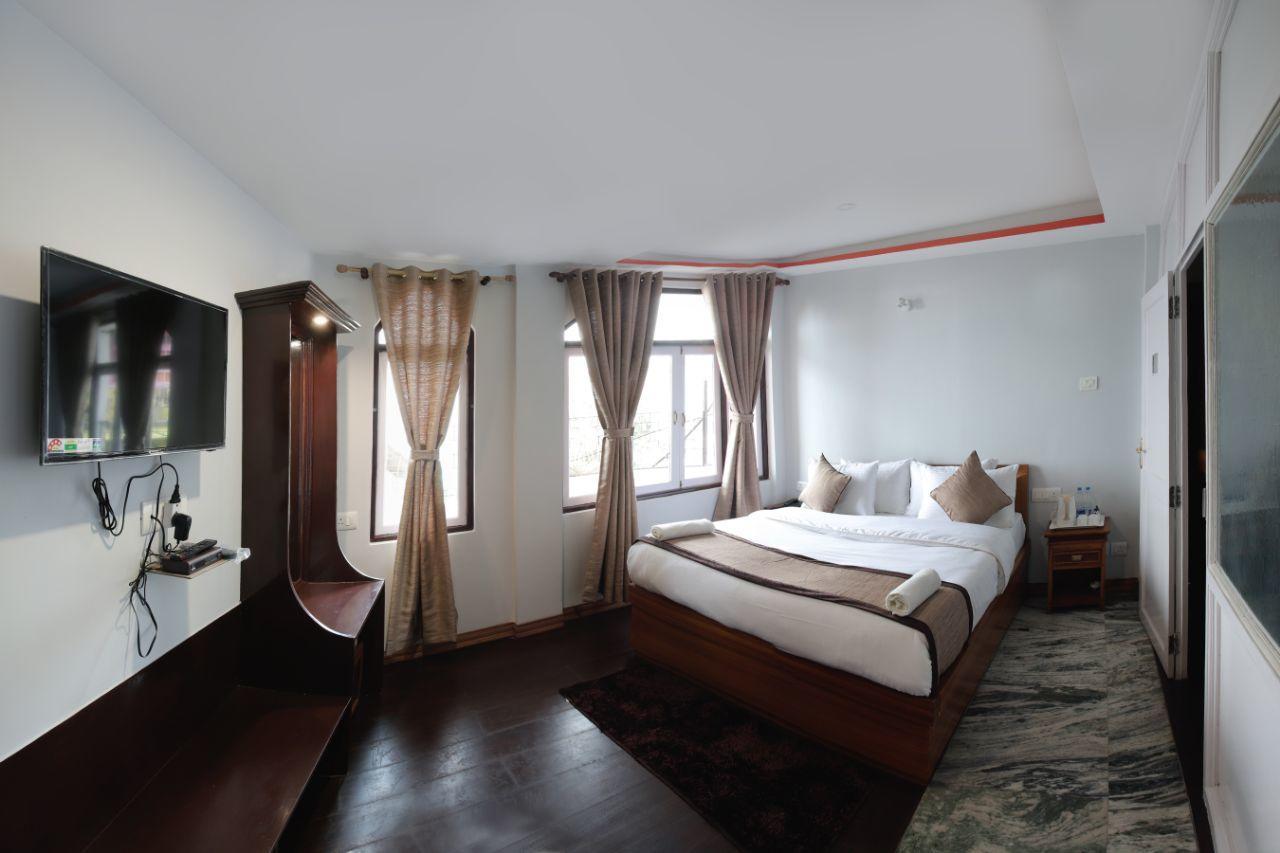 Hotel Kasturi Palace & Restaurant Darjeeling ダージリン エクステリア 写真