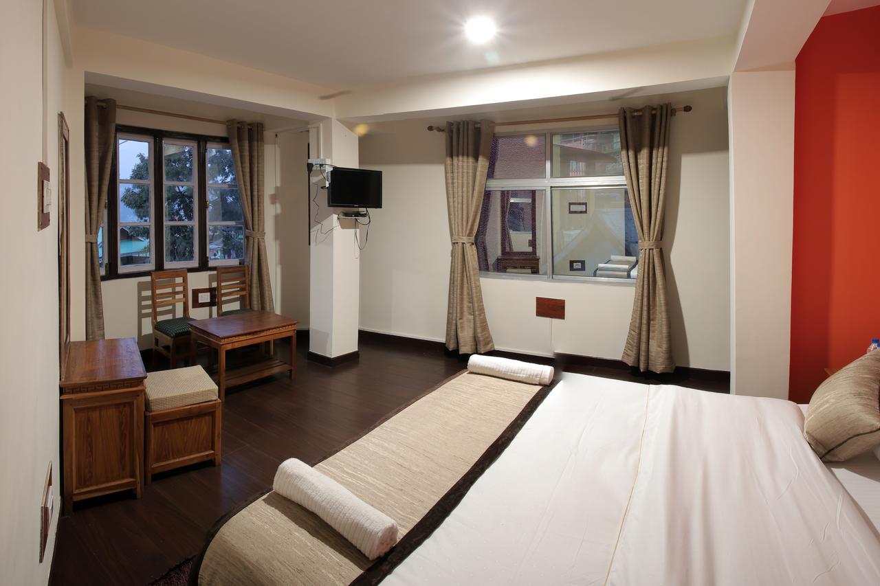 Hotel Kasturi Palace & Restaurant Darjeeling ダージリン エクステリア 写真